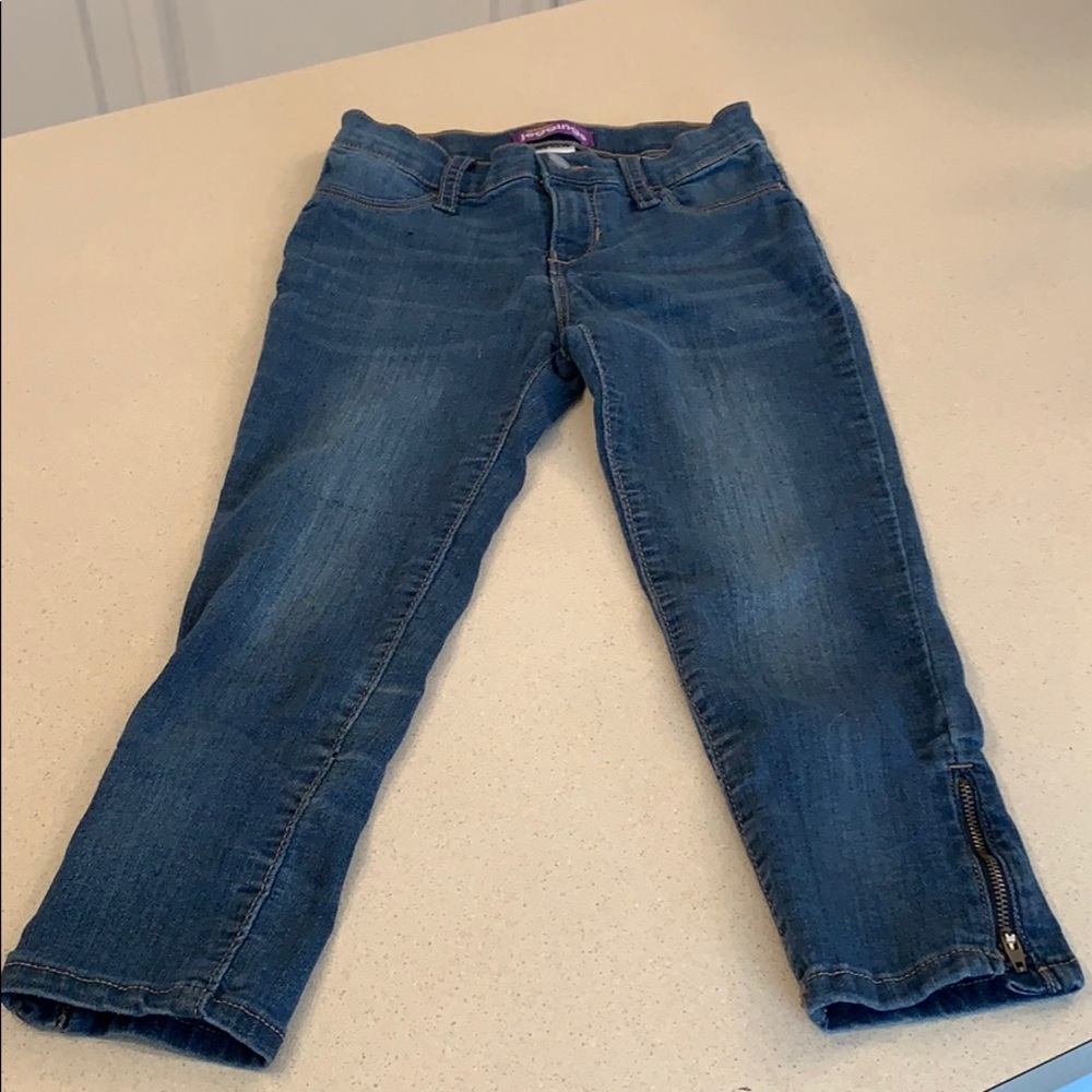 Capri jeggings with side zippers